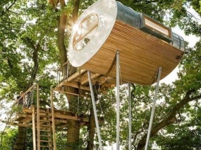 世界手机版秘密基地在哪(迷你世界秘密基地的门怎么做啊)