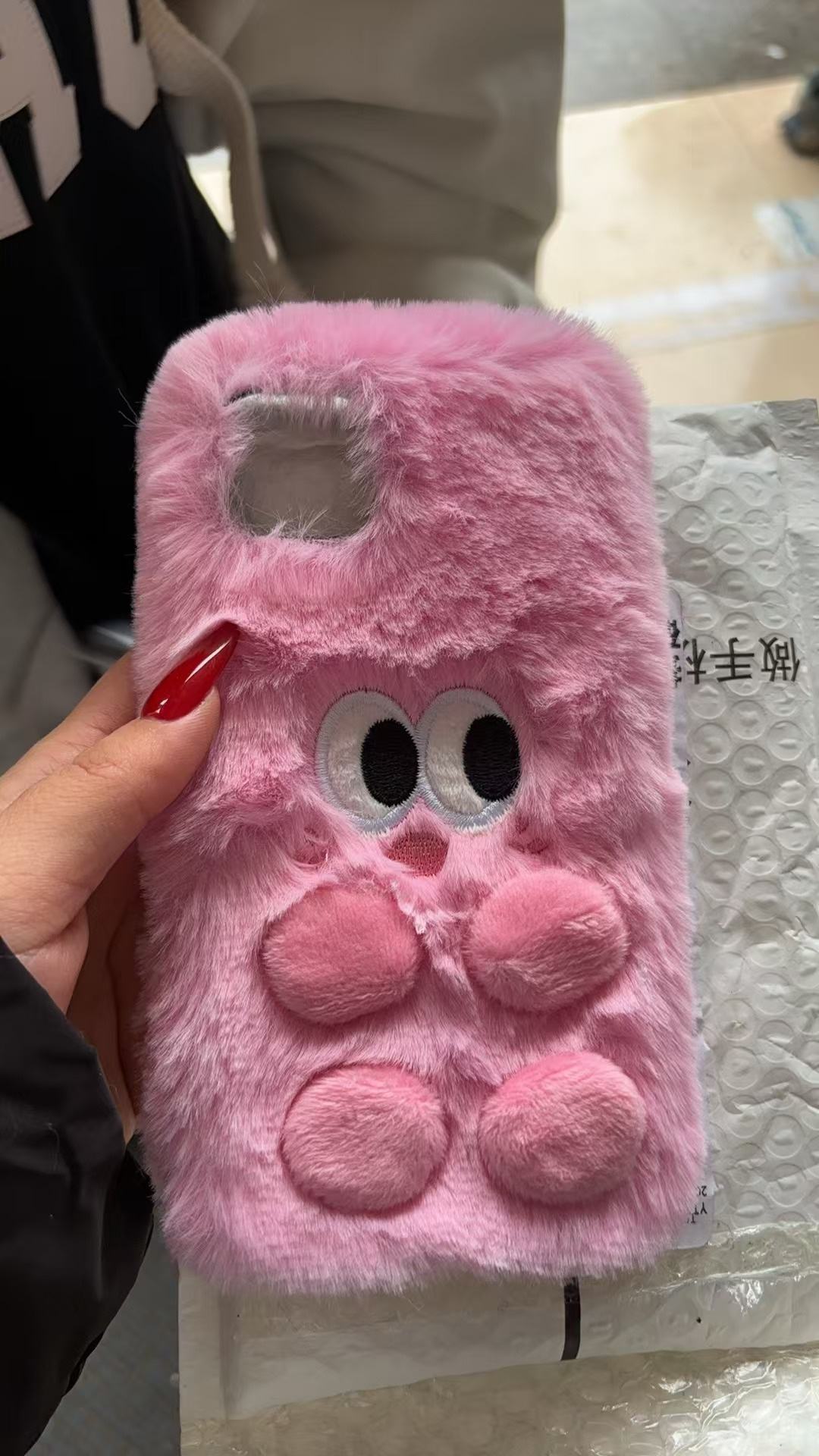 毛绒手机壳可爱苹果版(用毛绒手机壳手机会爆炸吗)